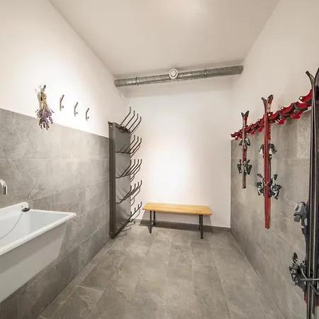 Near Slopes, Sleeps 6 *