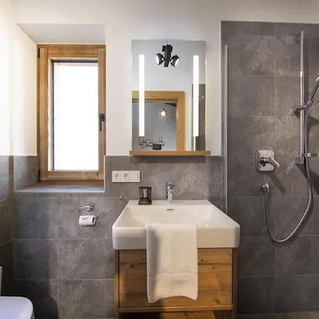 Near Slopes, Sleeps 6 Chalet Neukirchen am Großvenediger