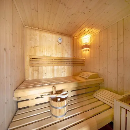 Near Slopes, Sleeps 6 Chalet