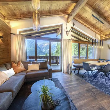 Near Slopes, Sleeps 6 Chalet