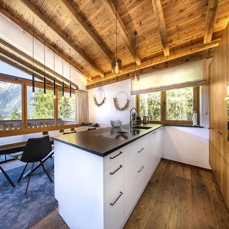 Near Slopes, Sleeps 6 *