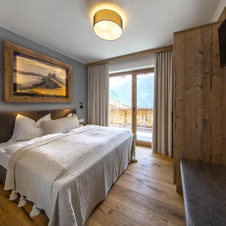 Near Slopes, Sleeps 6 Chalet
